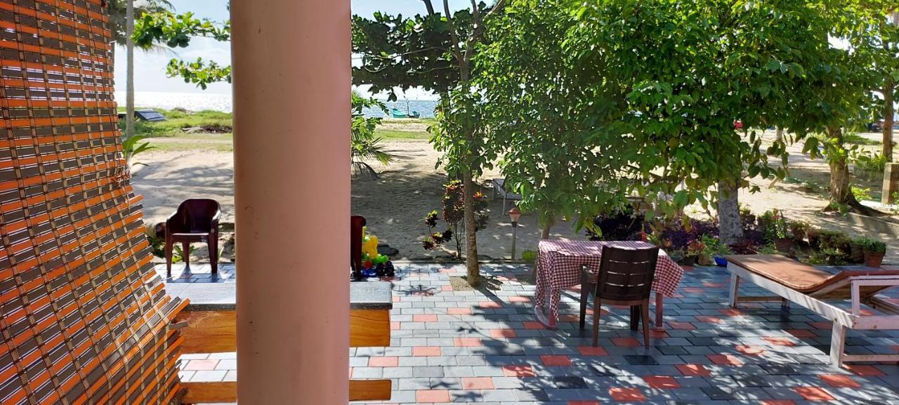 Marari Anna Beach Villa Марарикулам Экстерьер фото
